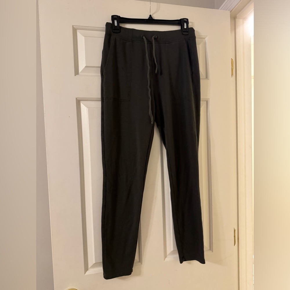 Lou & Grey Charcoal Jogger Pants